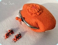 Клатч оранжевый из войлока с сережками